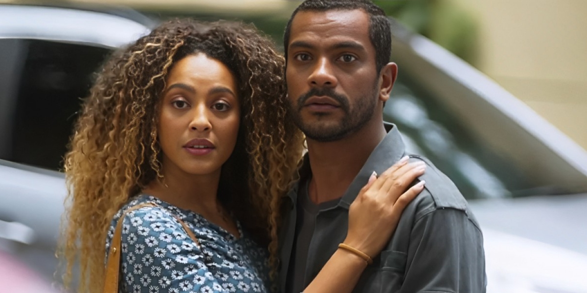 Sol (Sheron Menezzes) será flagrada com Ben (Samuel de Assis) em "Vai na Fé" (Foto: Divulgação/TV Globo)