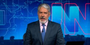 William Bonner ao vivo no Jornal Nacional (Foto: Reprodução / TV Globo)