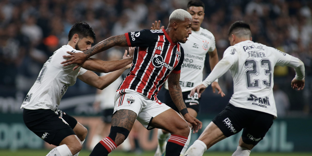 São Paulo vence o Corinthians no Morumbi e redes sociais são