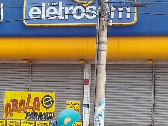 Funcionários e clientes se depararam com as portas fechadas em Paracatu sem aviso prévio (Foto Reprodução/Internet)