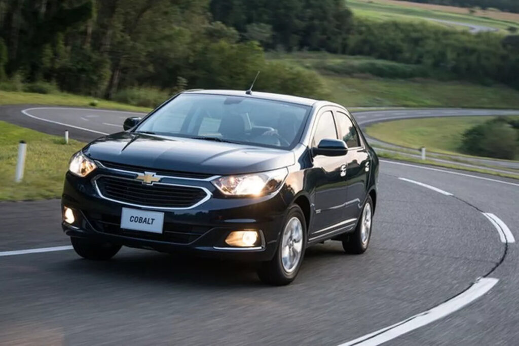 Chevrolet Cobalt, um dos mais usados por motoristas de aplicativo estão na lista (Foto Reprodução/Internet)