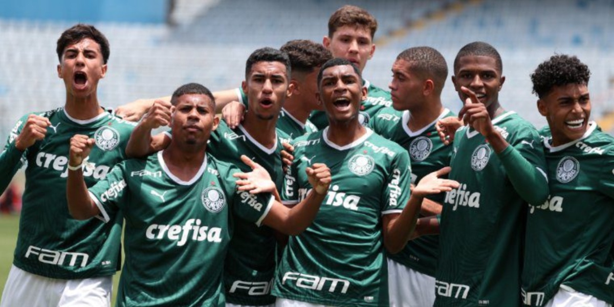 Parte do elenco do time do Palmeiras sub 17 (Imagem Reprodução Internet)