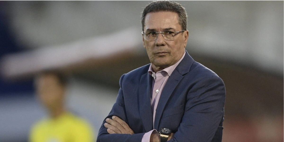 Vanderlei Luxemburgo, técnico do Corinthians que terá que lidar com saída de jogador (Imagem Reprodução Internet)