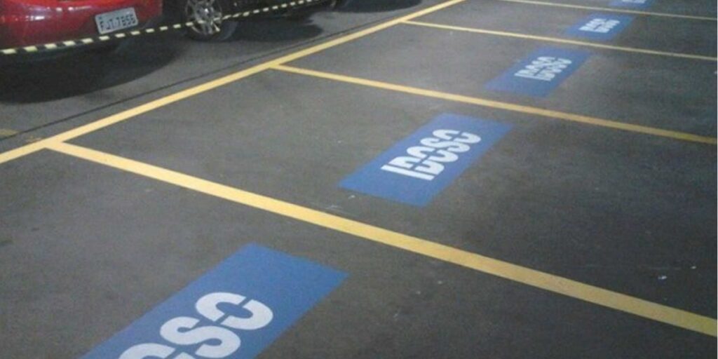 Vagas de estacionamento para idoso (Imagem Reprodução Internet)