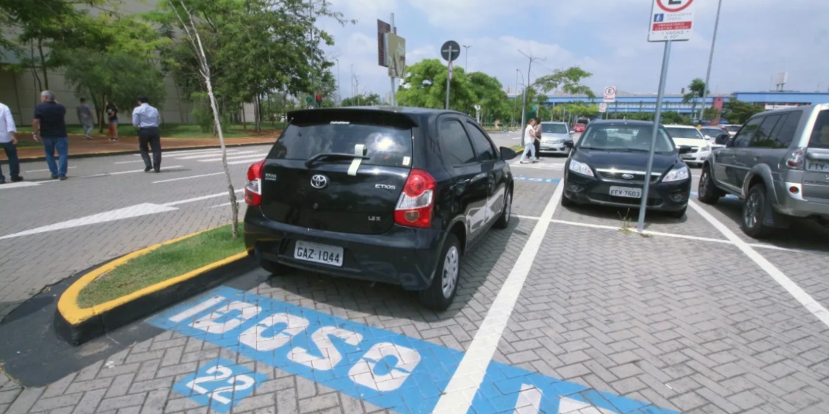 Vagas de estacionamento para idoso (Imagem Reprodução Internet)