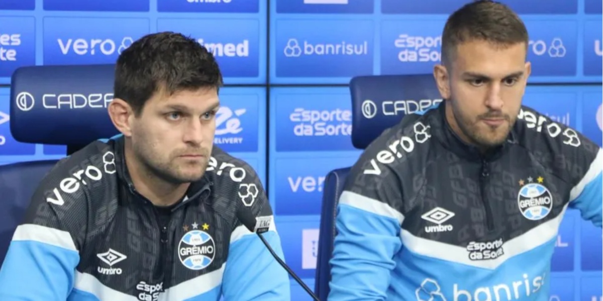 Kannemann e Bruno Uvini em entrevista no Grêmio (Foto: Gabriel Girardon)