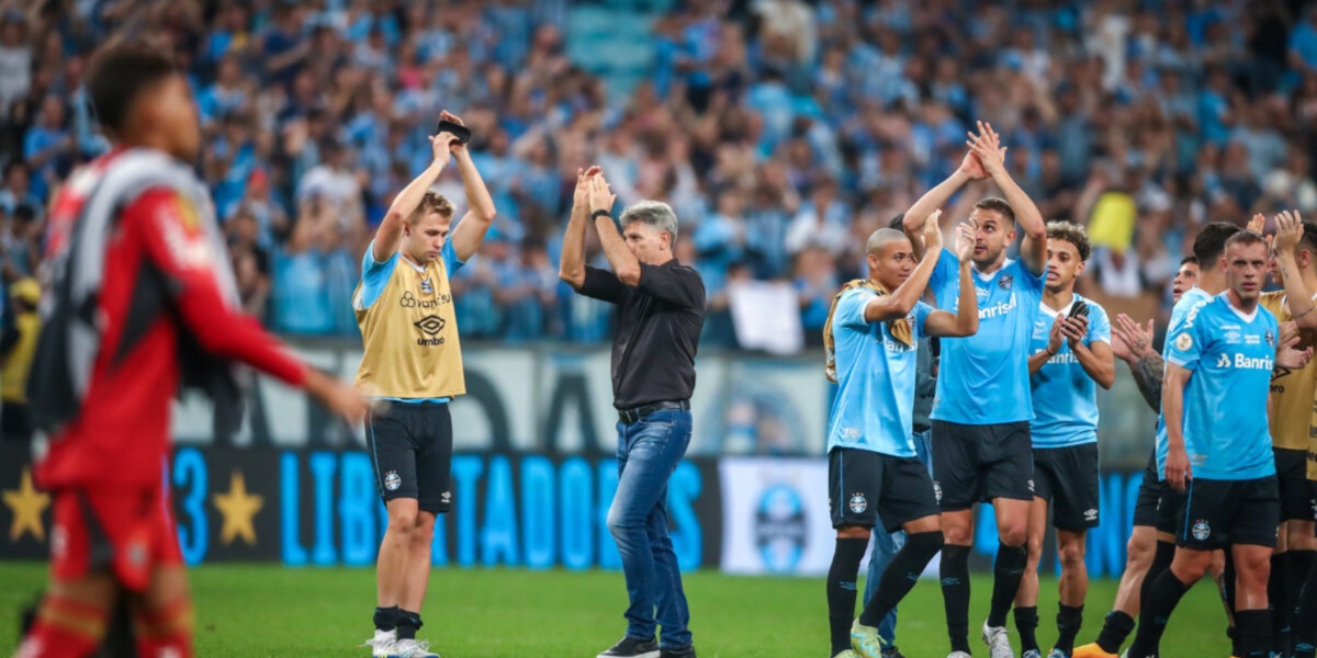 Renato Gaúcho e o elenco do Tricolor Gaúcho - (Foto: Divulgação/Grêmio)