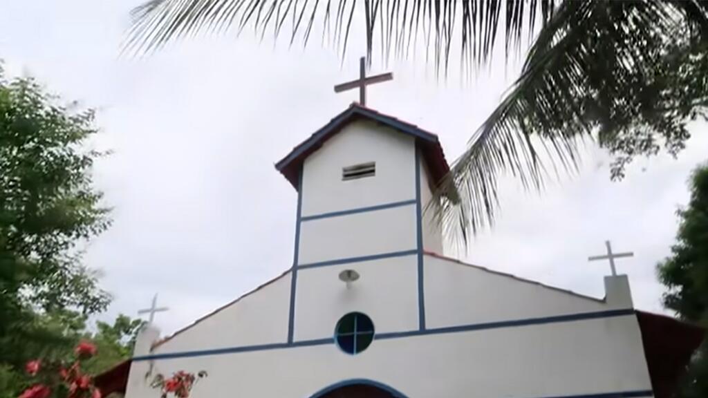 Detalhe da igreja da fazenda do cantor Leonardo - Foto Youtube