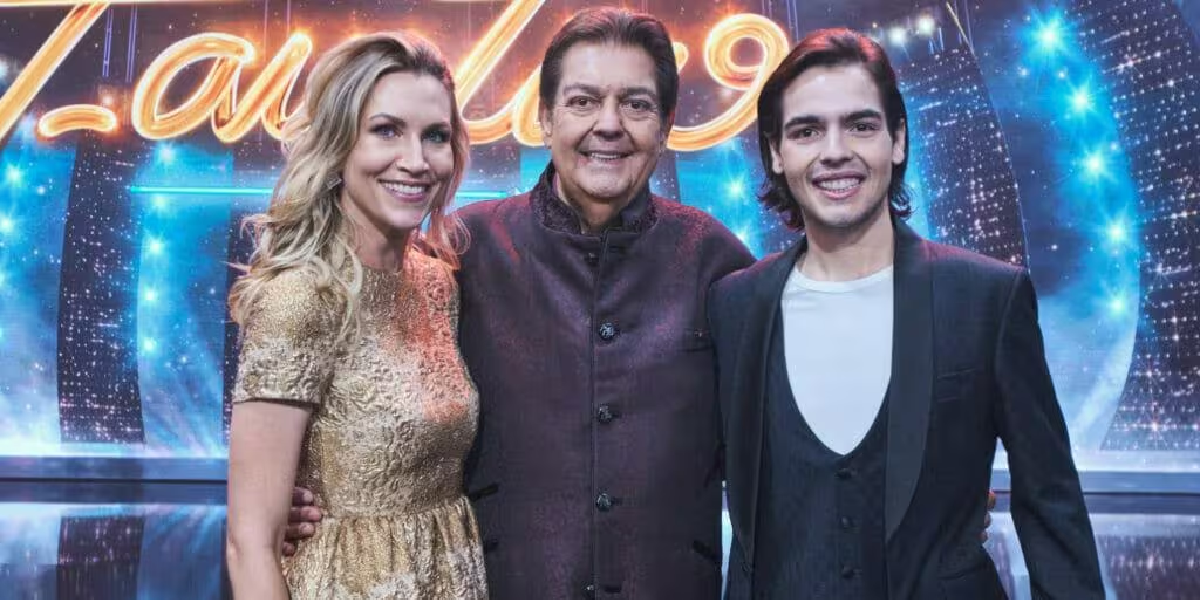 Faustão ao lado do filho e de Anne Lottermann (Foto: Reprodução/ Internet)