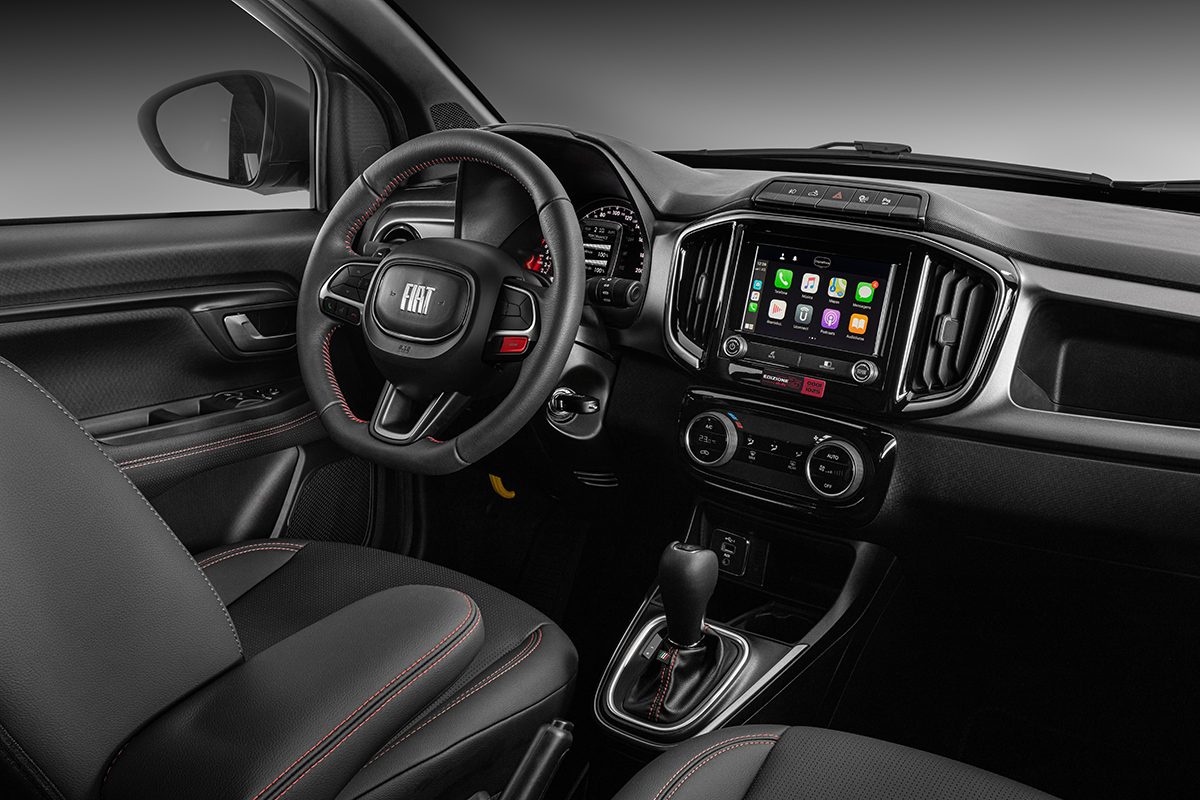 Interior da Fiat Strada 2024 na versão topo de linha Ultra - Foto Divulgação