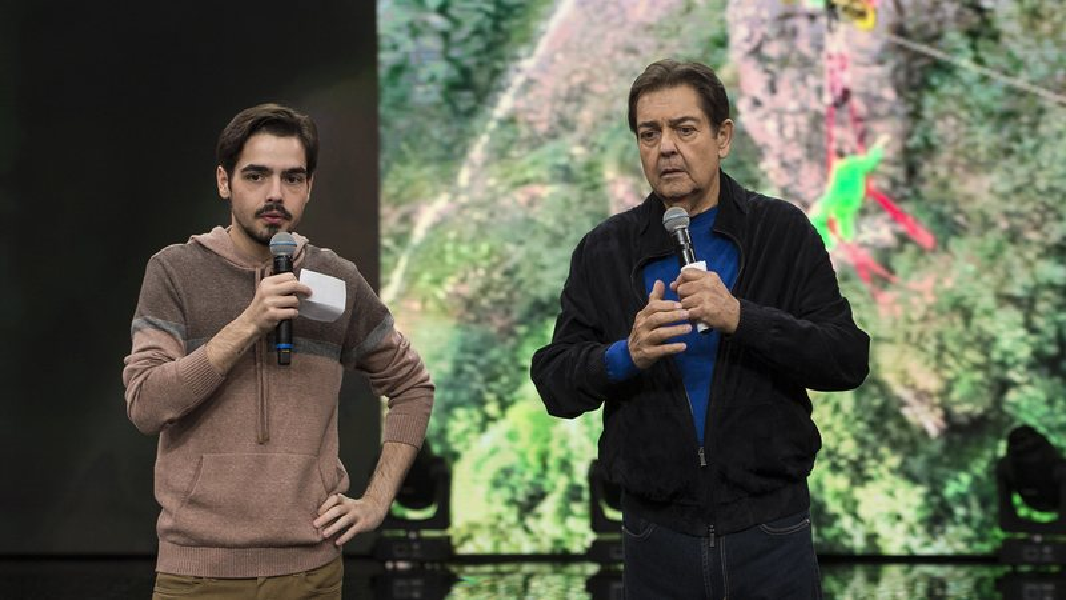 João Guilherme ao lado de Faustão (Foto: Reprodução/ Internet)