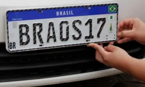 Tente não se impactar ao saber detalhes sobre a reviravolta envolvendo placas de carros e motos, que cairá como uma bomba no bolso de muitos - Reprodução Internet