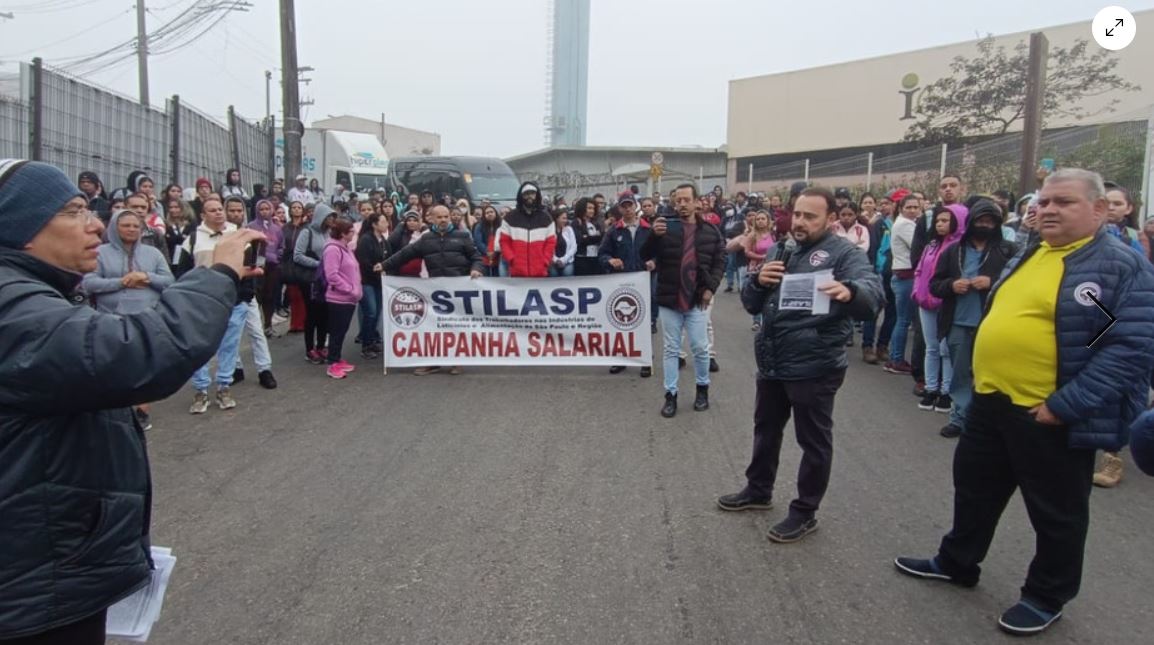 Trabalhadores da Cacau Show em greve - Foto Reprodução fsindicalsp