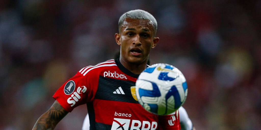 Wesley está fora do jogo de volta entre Flamengo e Grêmio (Foto: Getty Images)