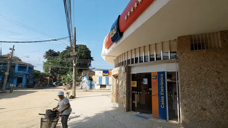 Moradores do bairro realizaram protestos pedindo que a agência não fosse fechada (Foto: Band)