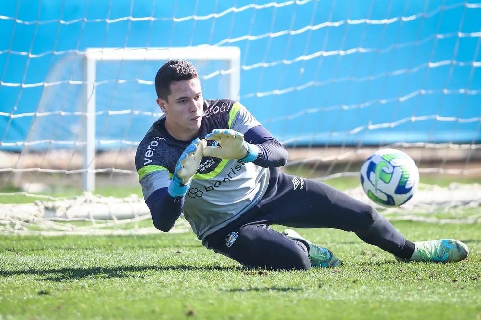 Brenno em treino do Grêmio — Foto: Lucas Uebel/Grêmio