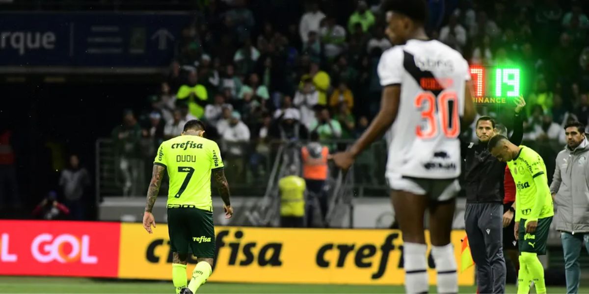 Dudu saiu lesionado aos 37 minutos no jogo contra o Vasco (Reprodução: Internet)