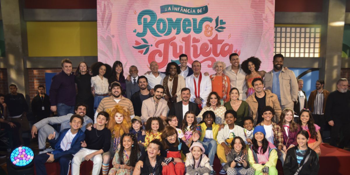 Elenco da novela em que a diretora foi demitida (Reprodução: SBT)