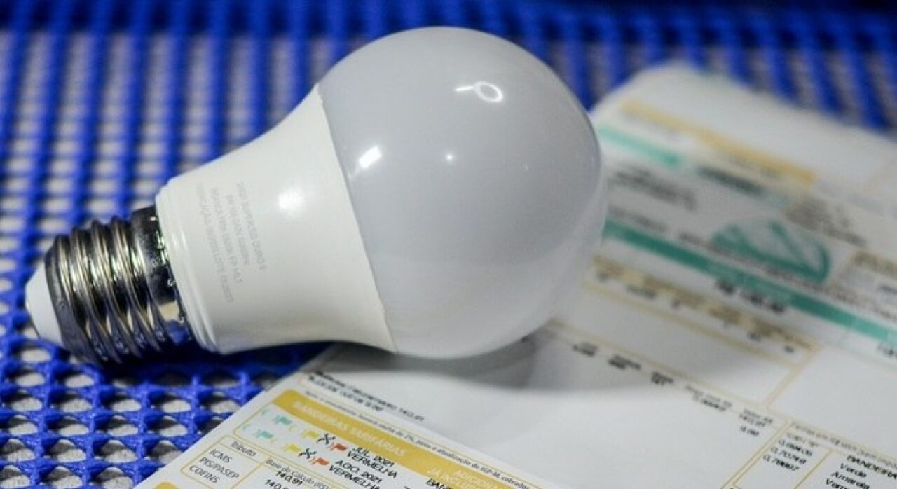 Isenção da conta de luz é confirmada a milhares de brasileiros (Foto Reprodução/Internet)