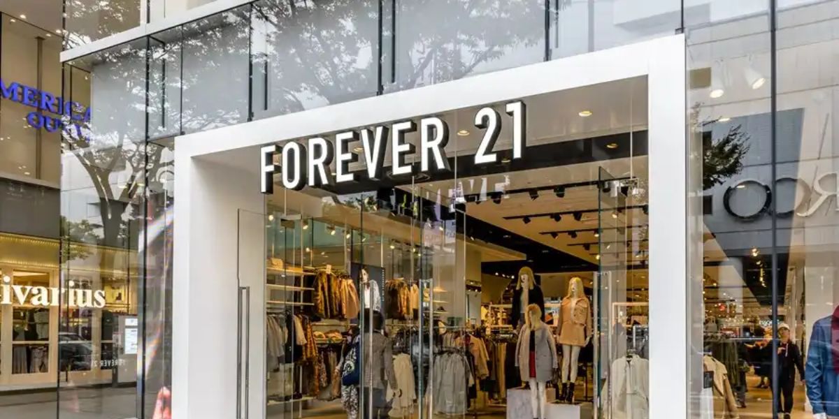 Forever 21 acaba de ser comprada pela Shein (Reprodução: Internet)