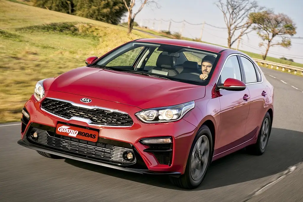 Kia Cerato (Reprodução/QuatroRodas)