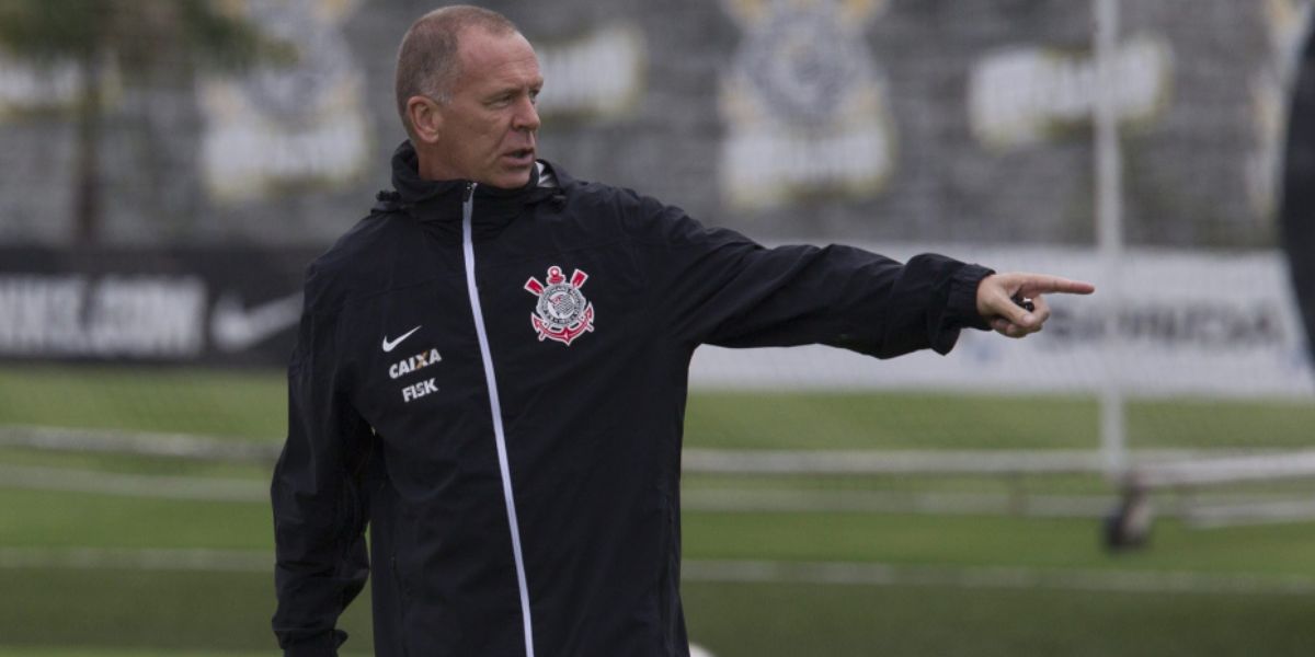 Mano Menezes quando treinava o Corinthians na sua última passagem- (Foto: Internet)