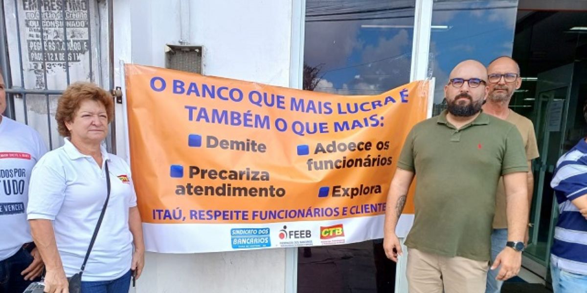 Protesto realizado em frente a agência do Itaú em Feira de Santana (Reprodução: Internet)