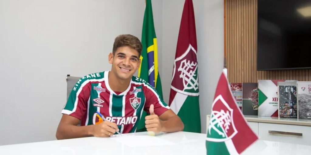 O atacante tem contrato com a equipe de futebol carioca até o final de 2025 (Reprodução: Internet)