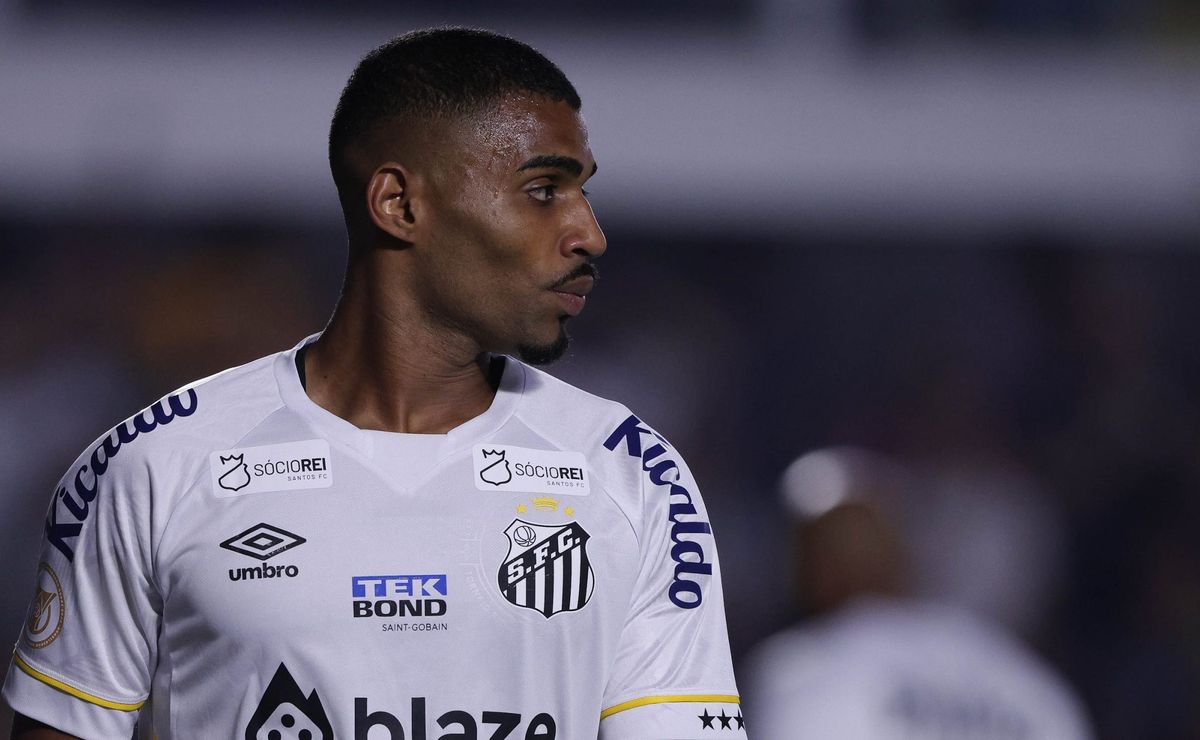 Oficial: Estrela do Santos acerta com novo clube na calada da noite