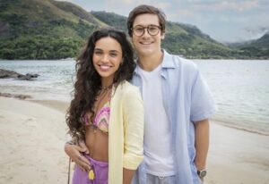 Luna (Giovana Cordeiro) e Miguel (Nicolas Prattes) em Fuzuê (Foto: Globo / Fábio Rocha)