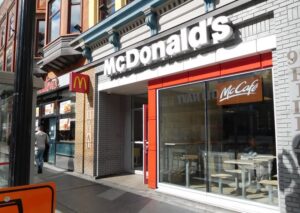 Restaurante do McDonald's na Rideau Street, em Ottawa, no Canadá (Foto: Reprodução: Jeangagnon / Wikimedia Commons)