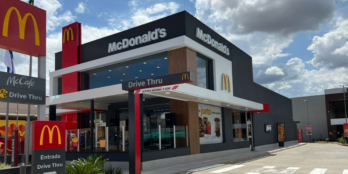 A rede de fast-food é uma das maiores do mundo (Reprodução: Internet)