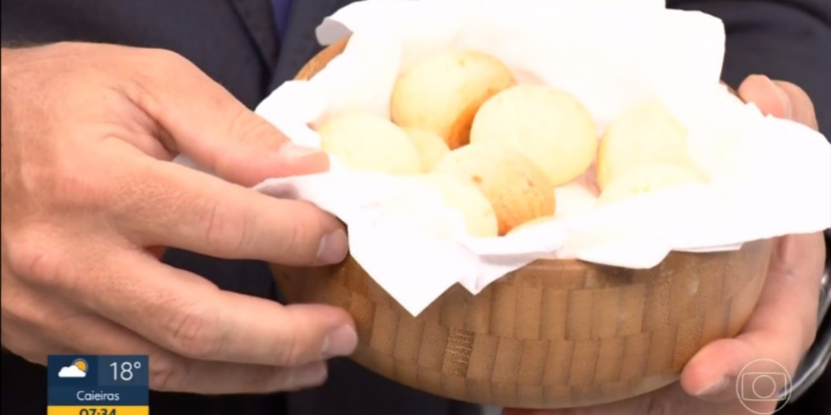 Rodrigo Bocardi ganhou pão de queijo no "Bom Dia SP" (Foto: Reprodução/TV Globo)