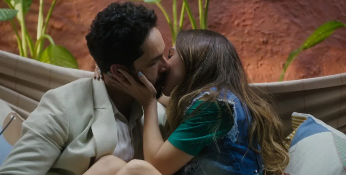 Luigi e Anely (Tata Werneck) serão pegos em "Terra e Paixão" (Foto: Reprodução/TV Globo)