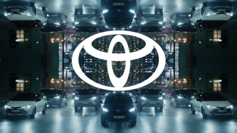 Toyota launches a new car (clone / Internet)