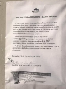 Agência colou aviso na porta para informar falência, em Sorocaba - Foto G1