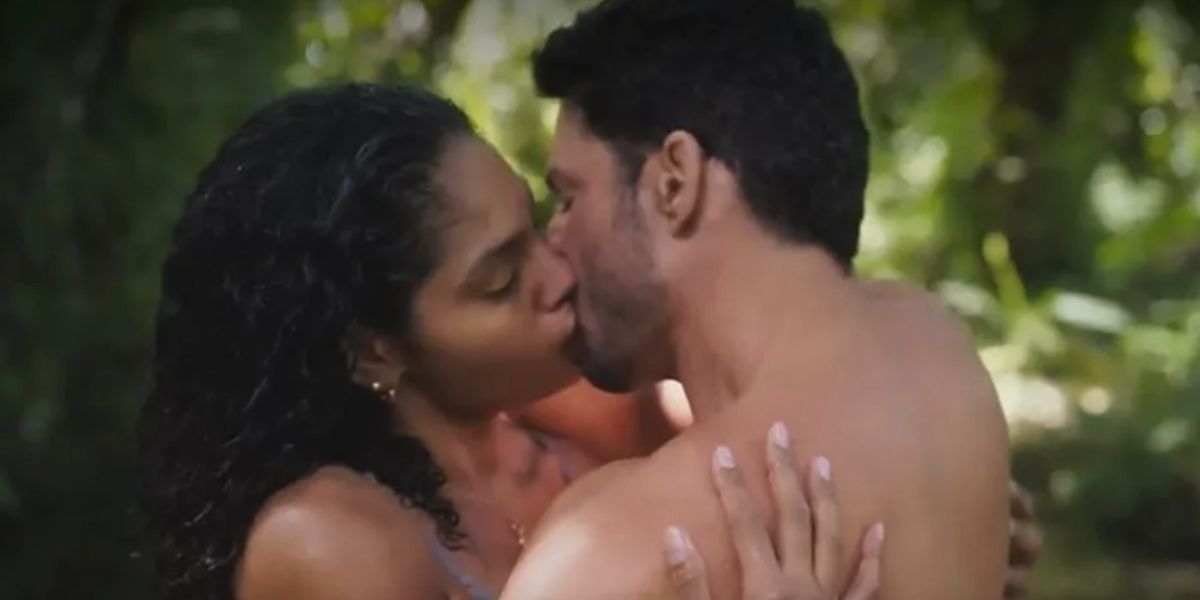 Aline e Caio se beijando em Terra e Paixão (Foto: Reprodução / Globo)