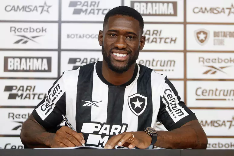 Botafogo anuncia a contratação do zagueiro angolano Bastos - Reprodução Internet