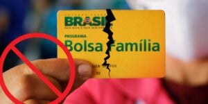 Cartão do Bolsa família bloqueado e rachado ao meio - Foto Reprodução Internet