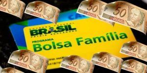 Cartão do Bolsa familia e dinheiro com aumento - Foto Reprodução Internet