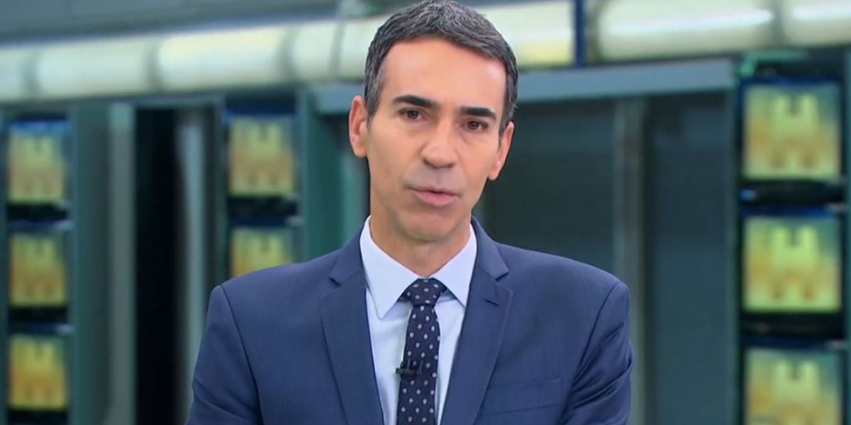 César Tralli no comando do Jornal Hoje (Foto: Reprodução / Globo)