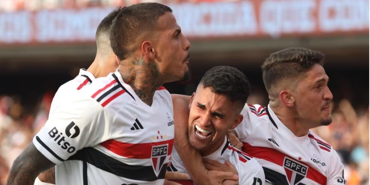 Jogadores do São Paulo comemorando gol da final (Imagem Reprodução Internet)