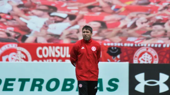 Eduardo Coudet ganha boa notícia para a Libertadores (Foto: Divulgação)