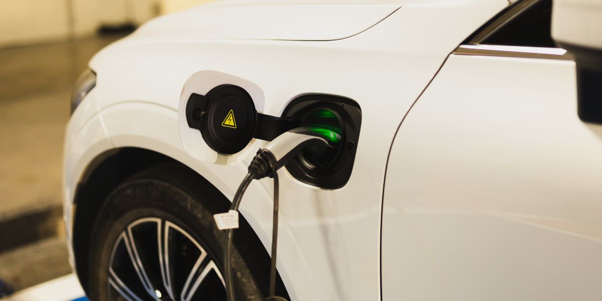 Projeto de Lei visa isenção de IPVA para carros elétricos (Imagem Reprodução Internet)