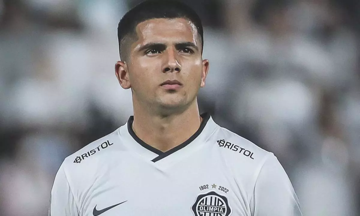 O zagueiro Mateo Gamarra, do Olimpia, do Paraguai - Foto Internet