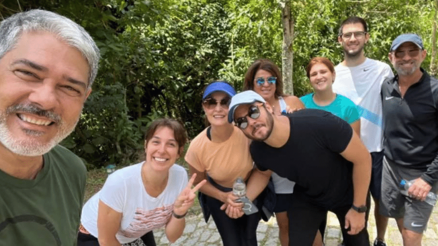 William Bonner, Fátima Bernardes e outros em caminhada - Foto Reprodução Instagram