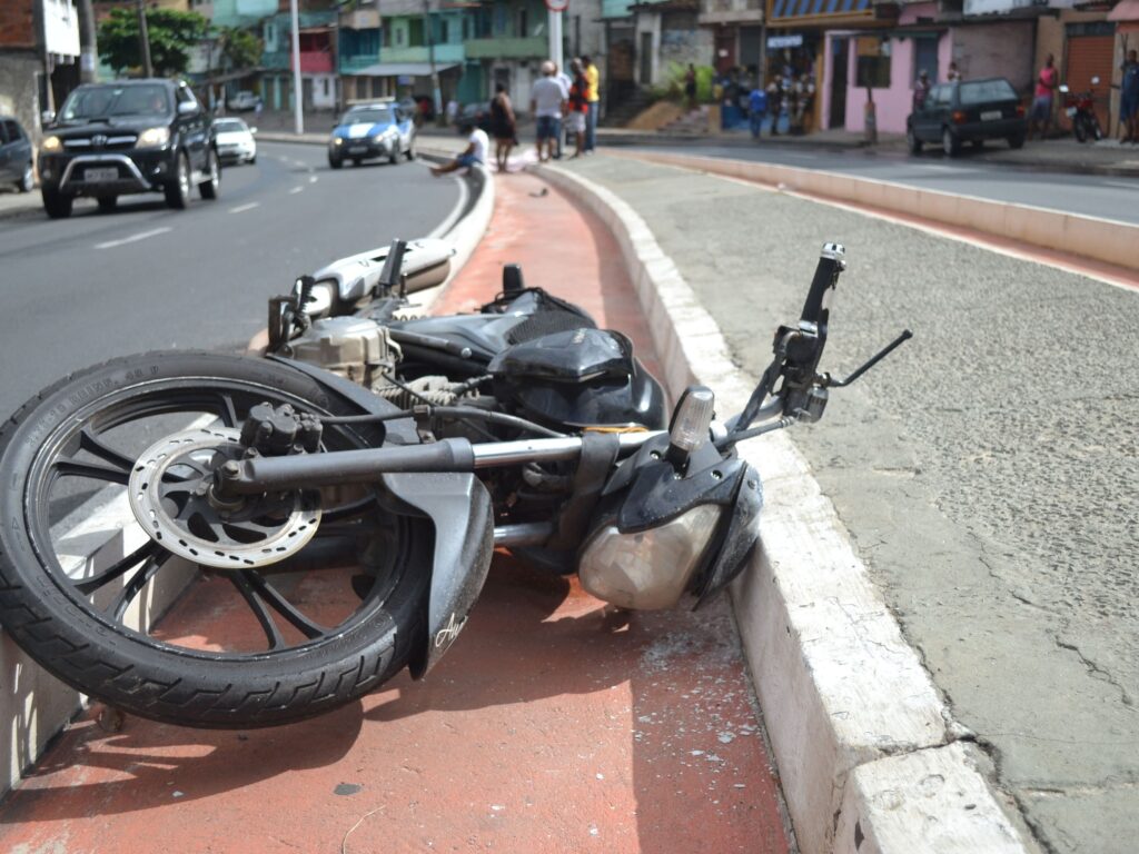 Acidente de moto (Foto: Reprodução, UOL)
