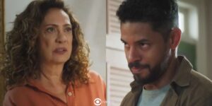 Agatha (Eliane Giardini) e Jonatas (Paulo Lessa) em Terra e Paixão (Foto: Reprodução / Globo / Montagem TV Foco)