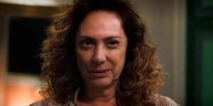 Agatha (Eliane Giardini) é a grande vilã de "Terra e Paixão" (Foto: Reprodução/TV Globo)