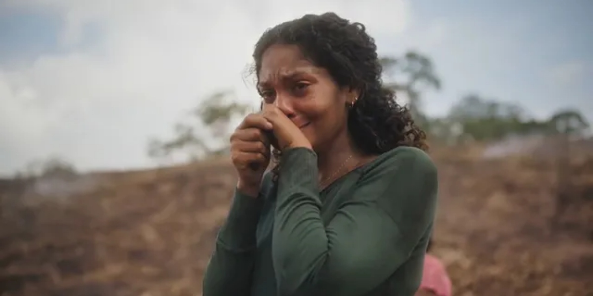 Aline (Bárbara Reis) lidará com crise em "Terra e Paixão" (Foto: Reprodução/TV Globo)